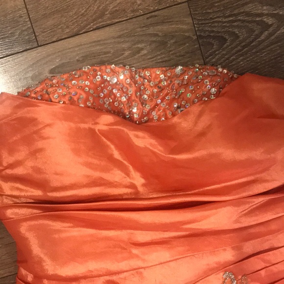 Formal bubble dress - Picture 3 of 4